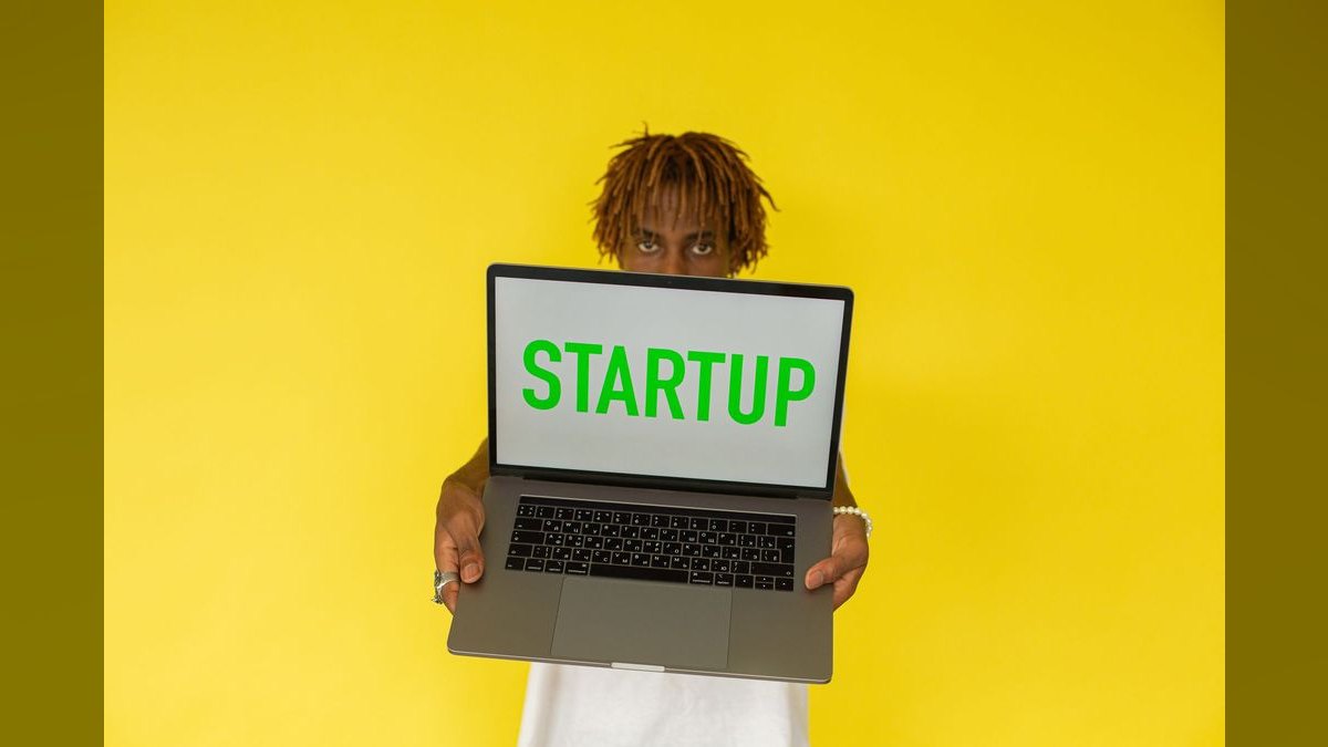 Startup Founder — LinkedIn Banner — figure 2