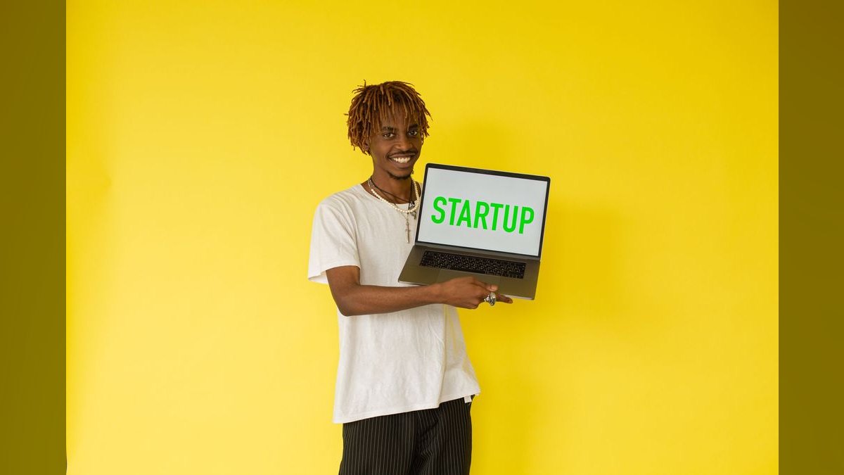 Startup Founder — LinkedIn Banner — figure 3