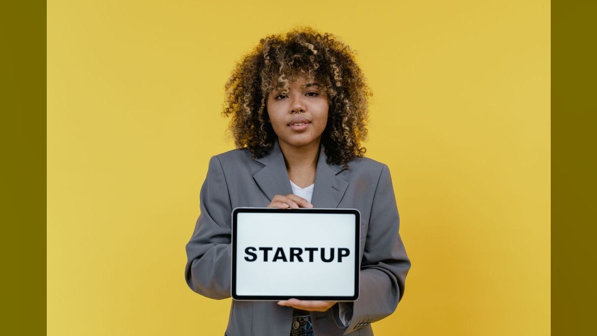 Startup Founder — LinkedIn Banner — figure 4