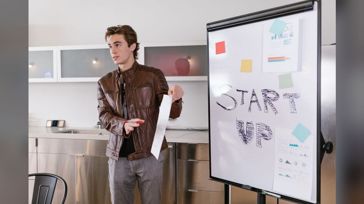 Startup Founder — LinkedIn Banner