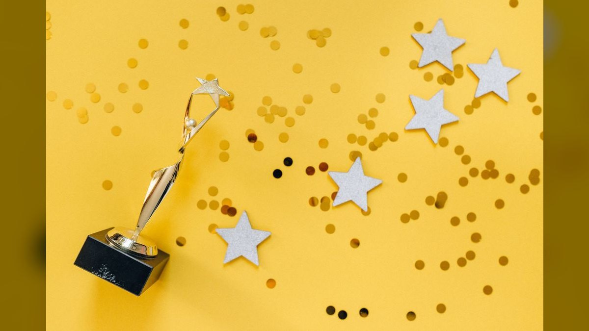 “Discovery wins deals.” — LinkedIn Banner — figure 5