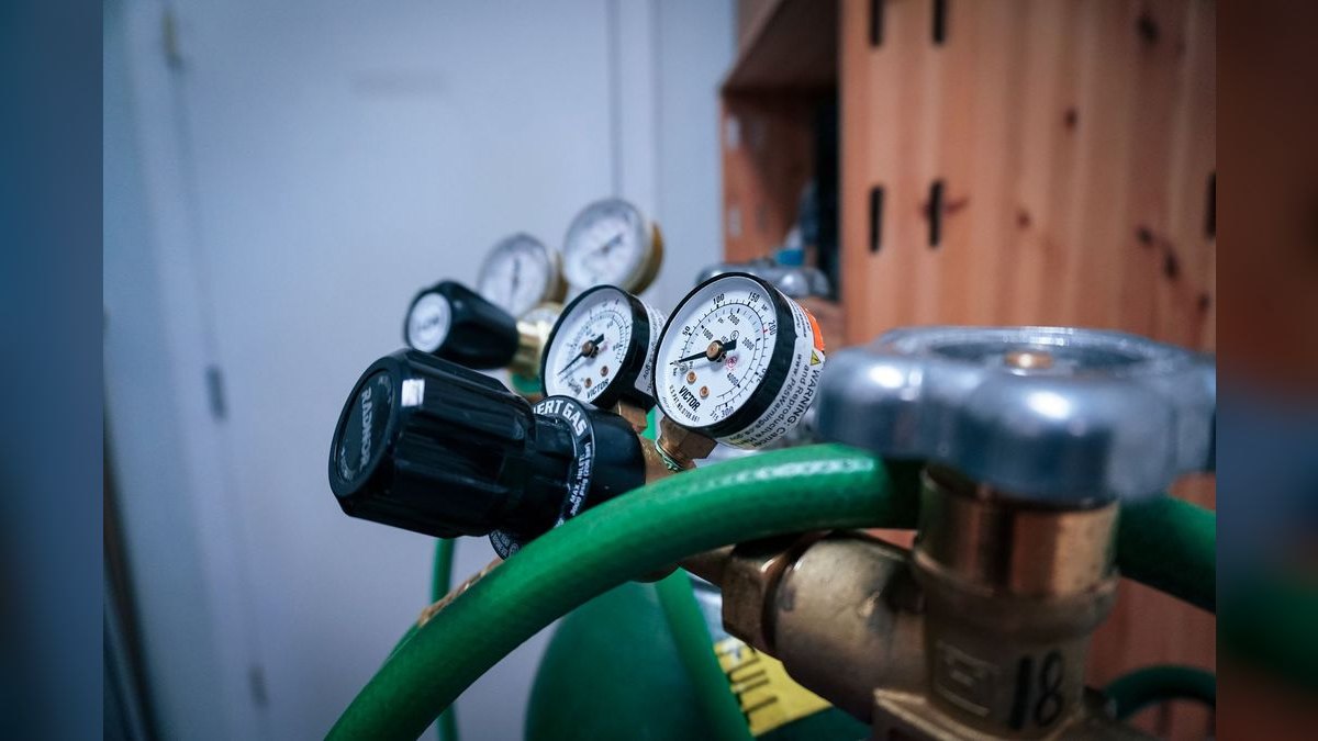 “Process over pressure.” — LinkedIn Banner — figure 1
