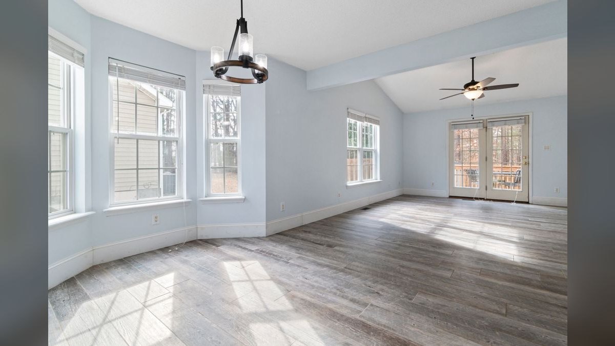 “Quota is a floor, not a ceiling.” — LinkedIn Banner — figure 4