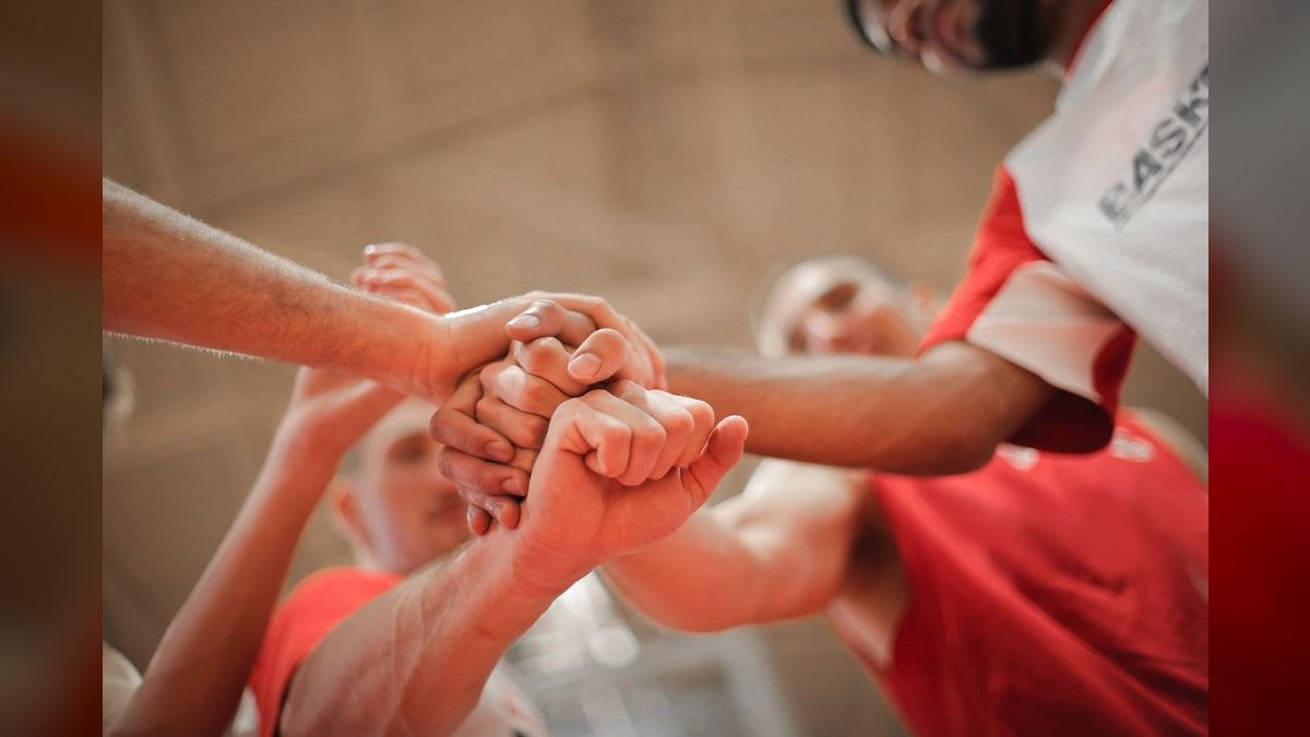 “No decision is the real competitor.” — LinkedIn Banner — figure 3