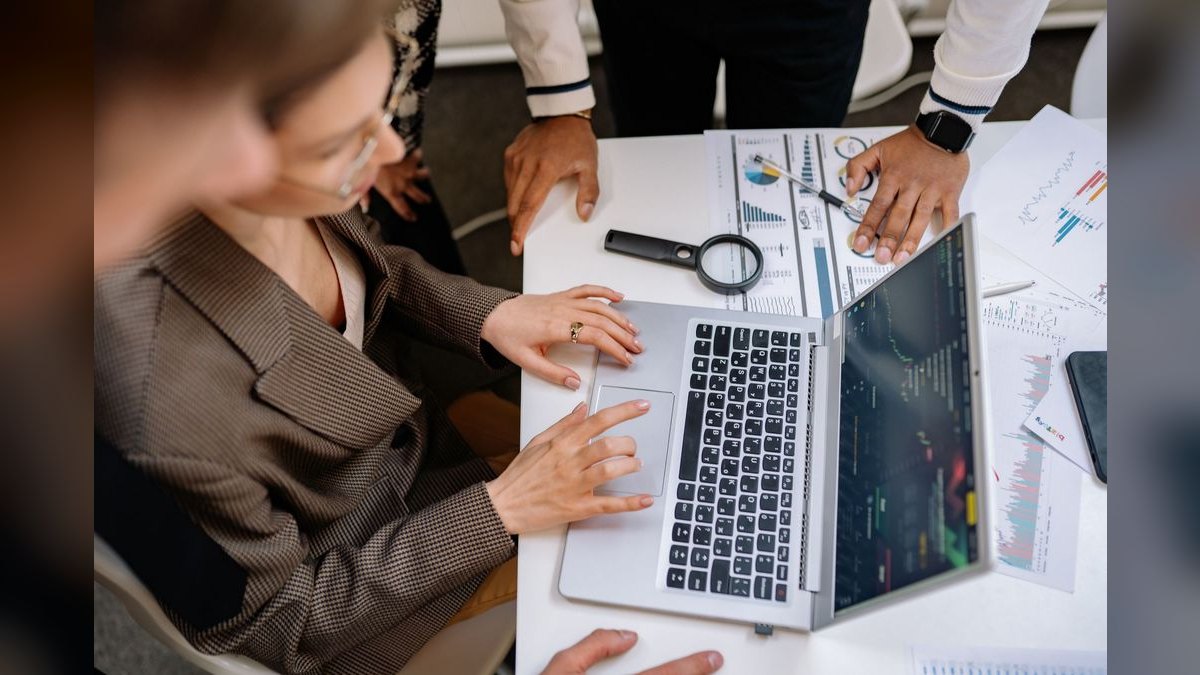 “The best discovery feels like therapy.” — LinkedIn Banner — figure 4