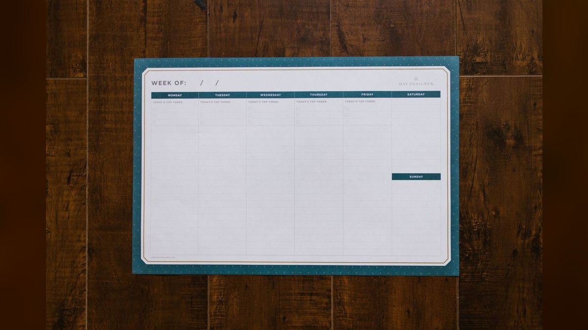 “Win the week. The quarter follows.” — LinkedIn Banner — figure 3