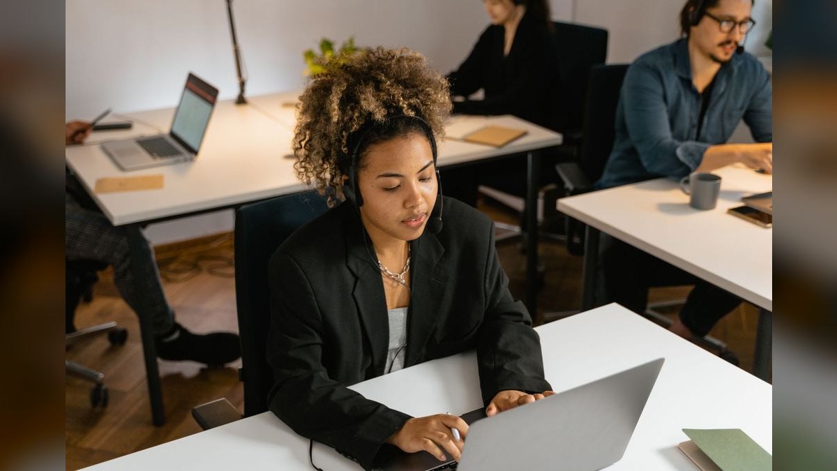 “Make the buyer the hero.” — LinkedIn Banner — figure 2