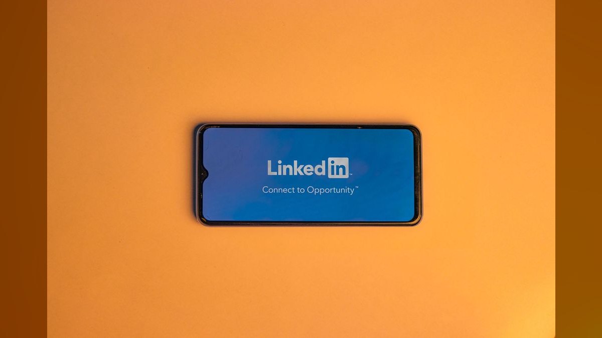“The riches are in the niches.” — LinkedIn Banner — figure 2