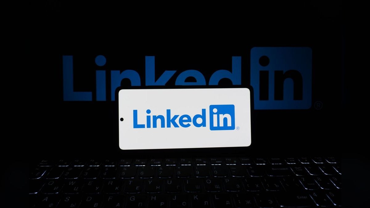 “The riches are in the niches.” — LinkedIn Banner — figure 4