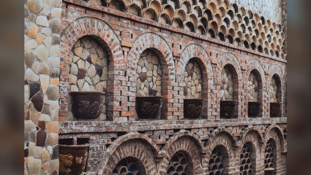 “The riches are in the niches.” — LinkedIn Banner — figure 6