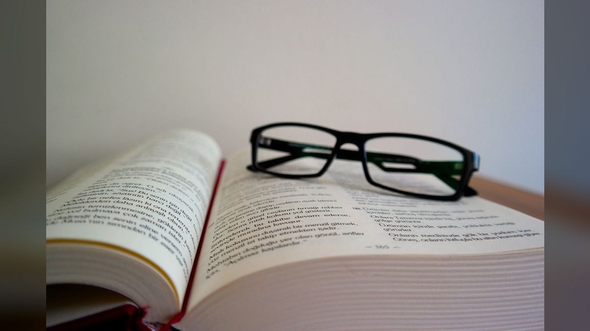 “Facts tell. Stories sell.” — LinkedIn Banner — figure 5