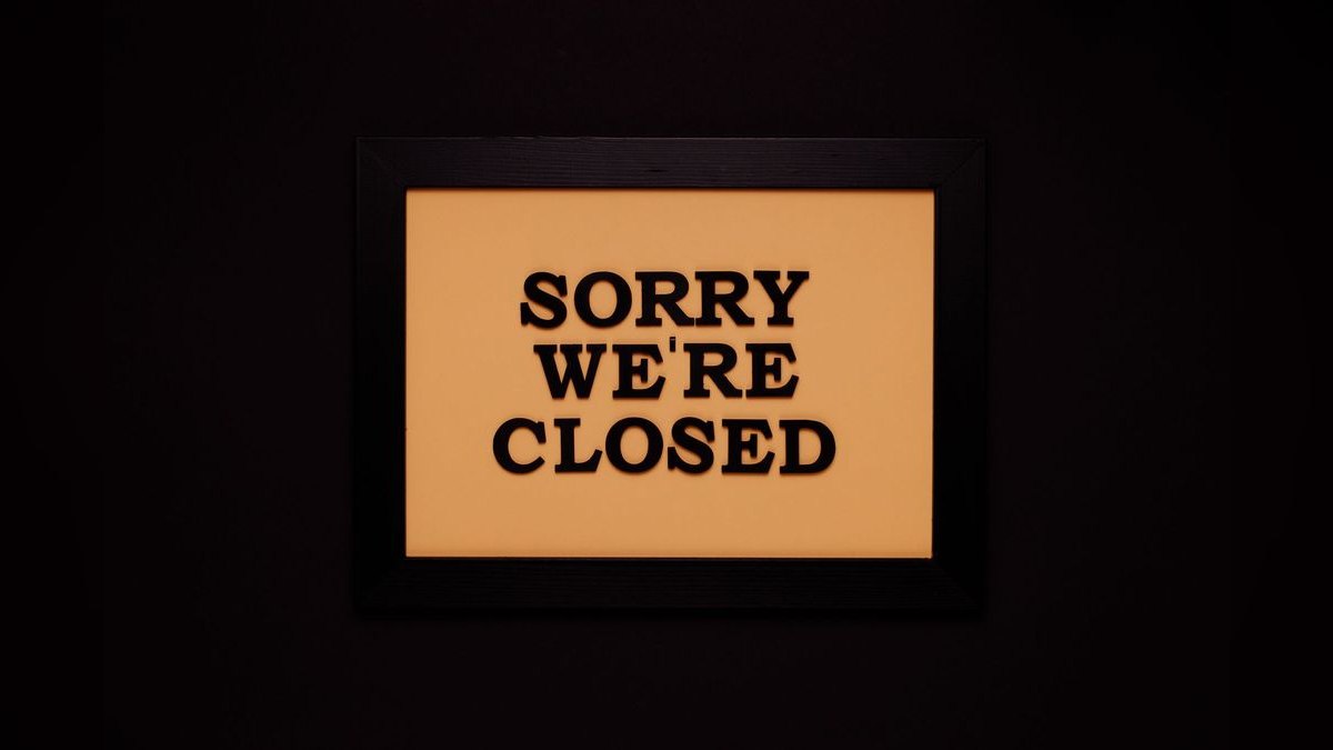 “Clarity closes.” — LinkedIn Banner — figure 4