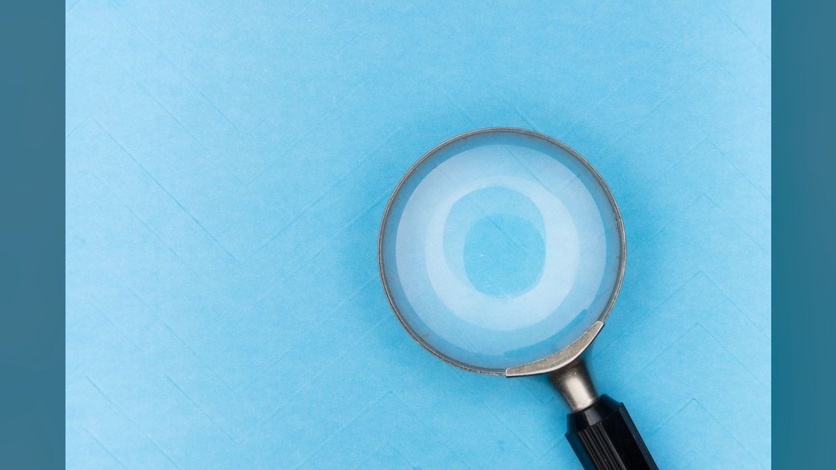 “Clarity closes.” — LinkedIn Banner