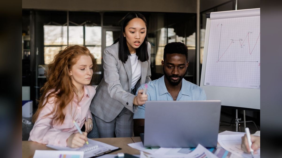“Trust is the real close.” — LinkedIn Banner — figure 5