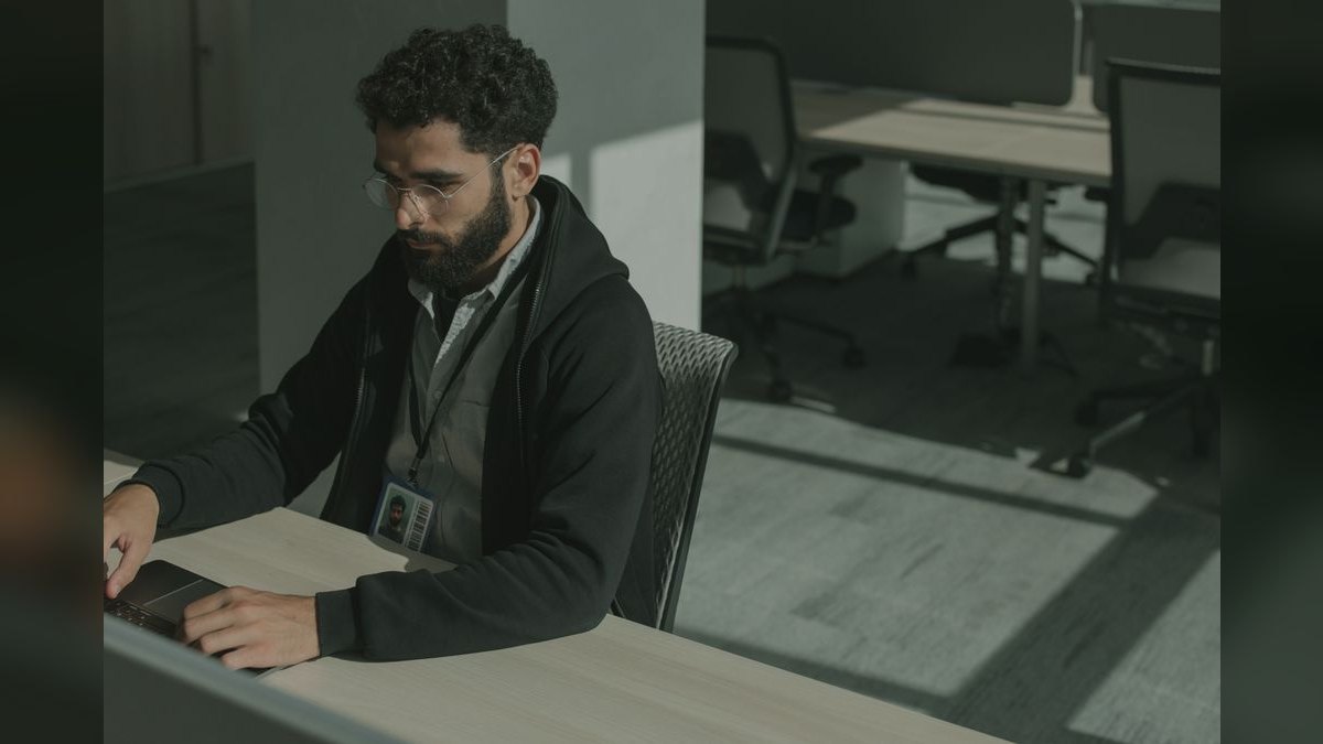 “Sell the future, not the feature.” — LinkedIn Banner — figure 6