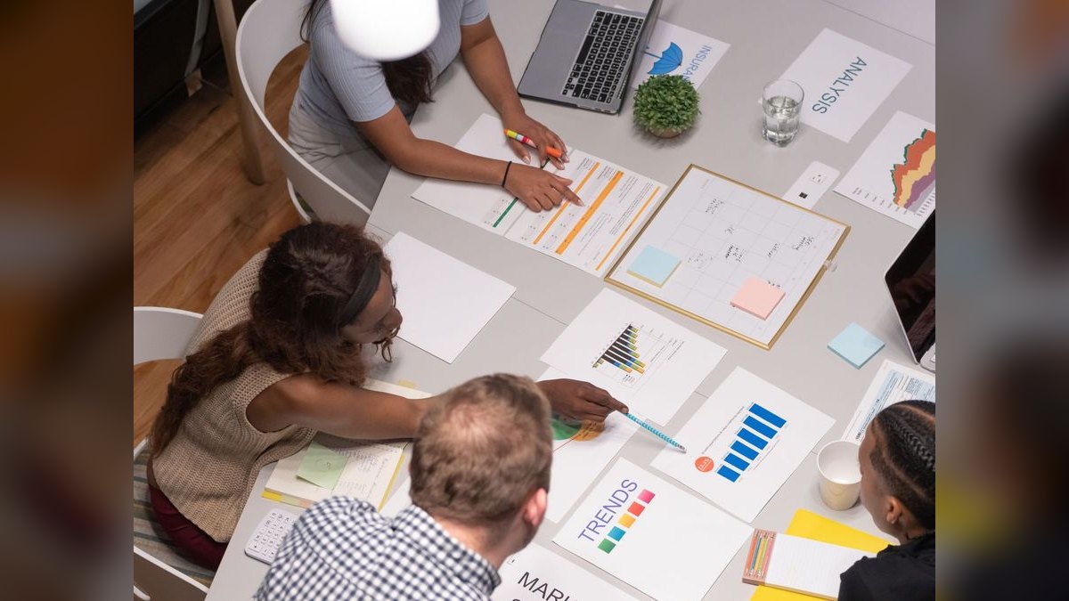 “Sell to the problem they feel.” — LinkedIn Banner — figure 2
