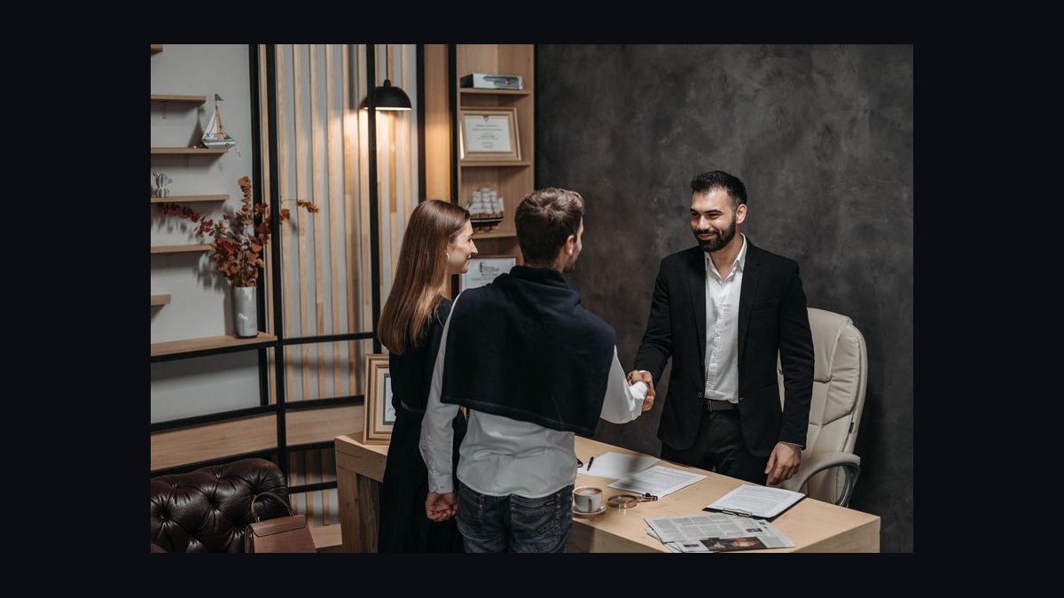 “Calm closers win.” — LinkedIn Banner — figure 8