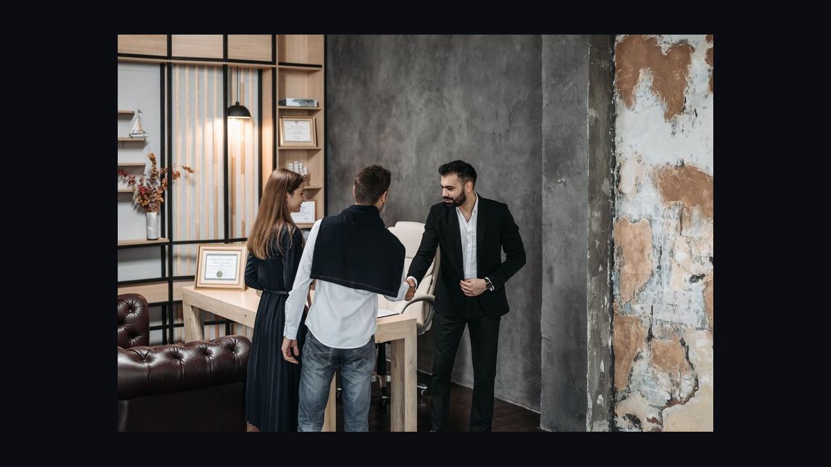 “Calm closers win.” — LinkedIn Banner — figure 9