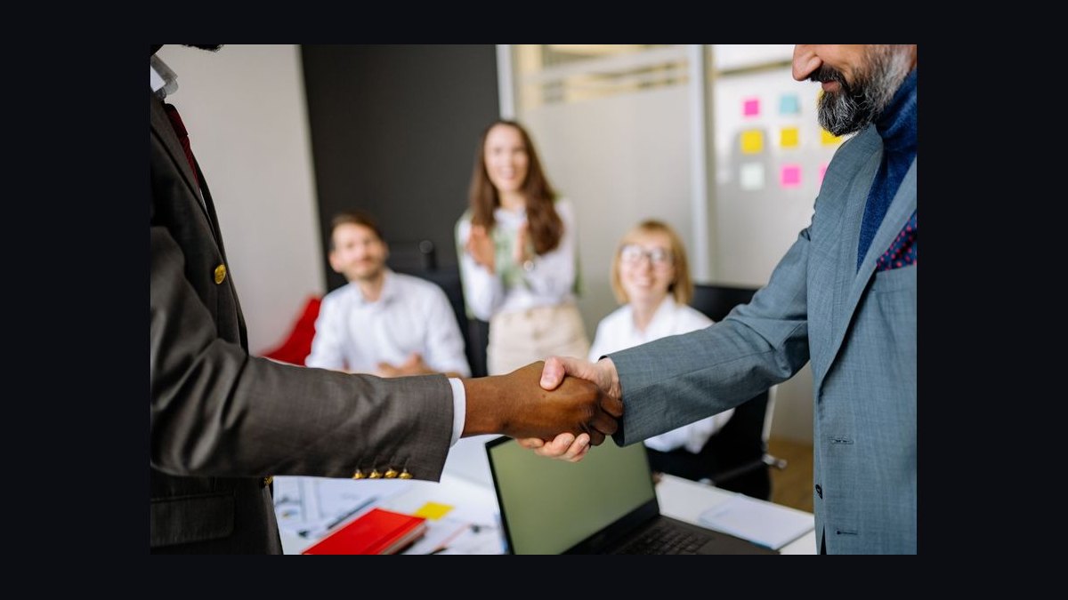 “Calm closers win.” — LinkedIn Banner