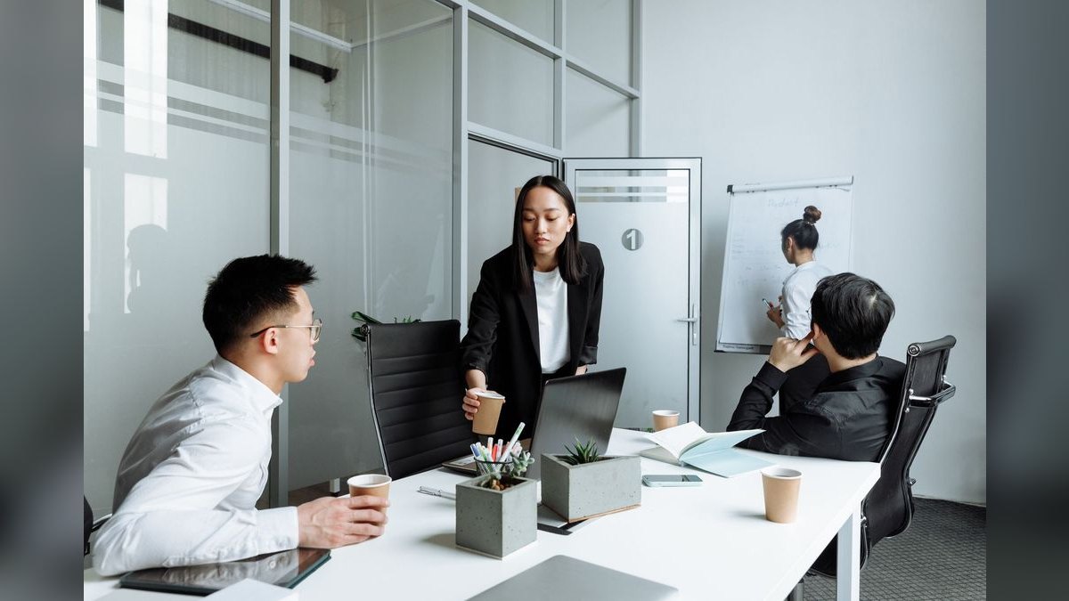 “Sell things worth buying.” — LinkedIn Banner — figure 3