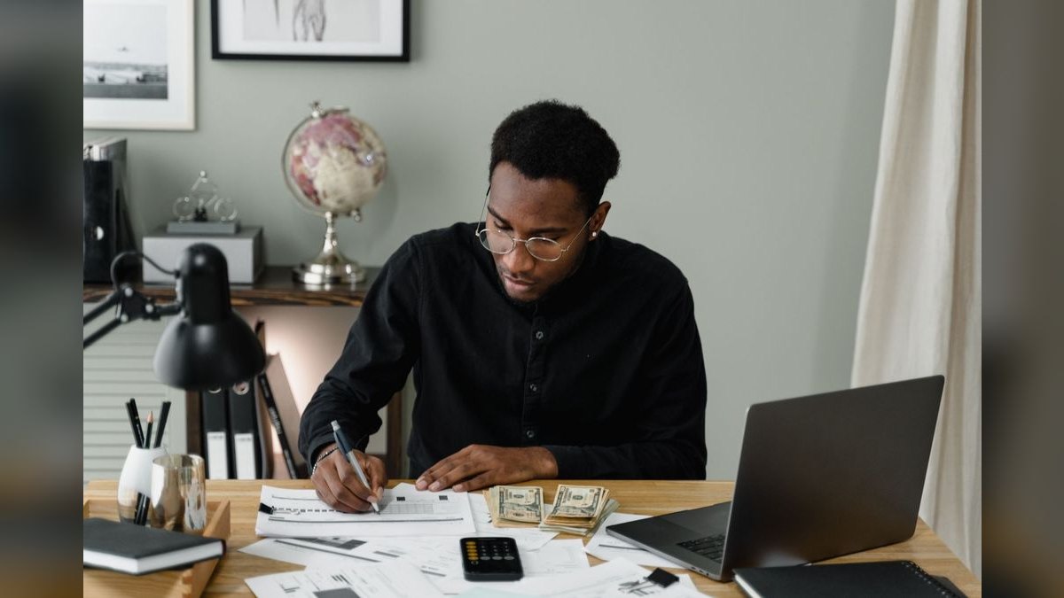 “Revenue that moves.” — LinkedIn Banner — figure 2