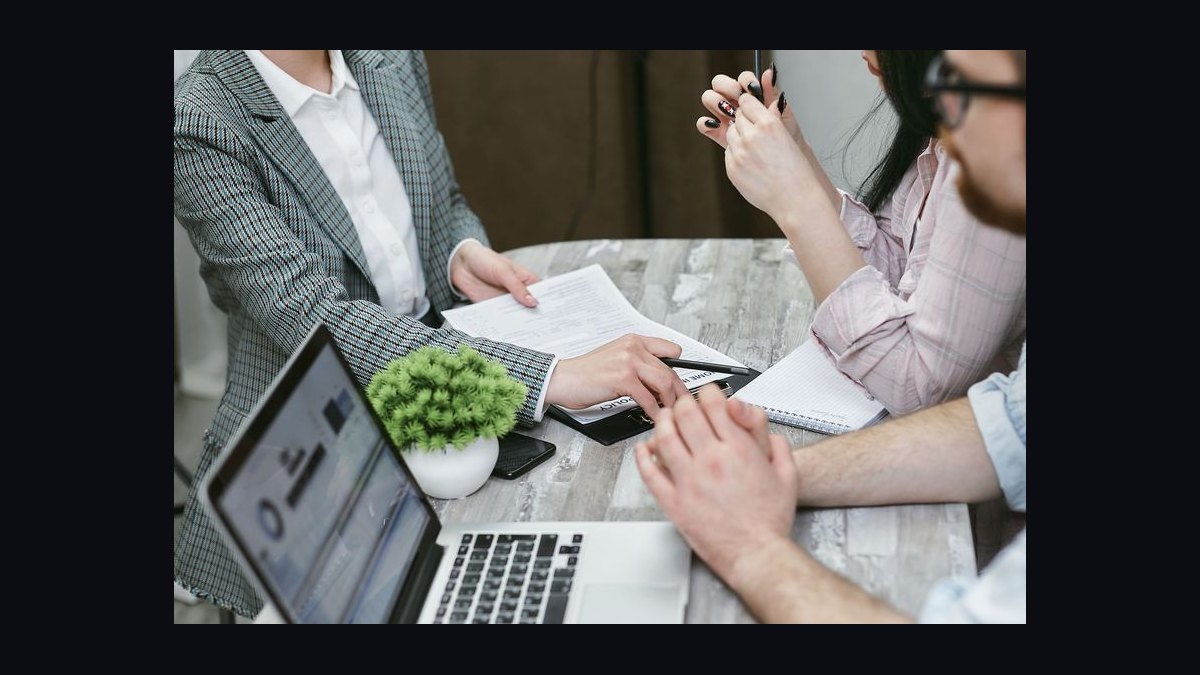 “Modernizing insurance sales.” — LinkedIn Banner — figure 10