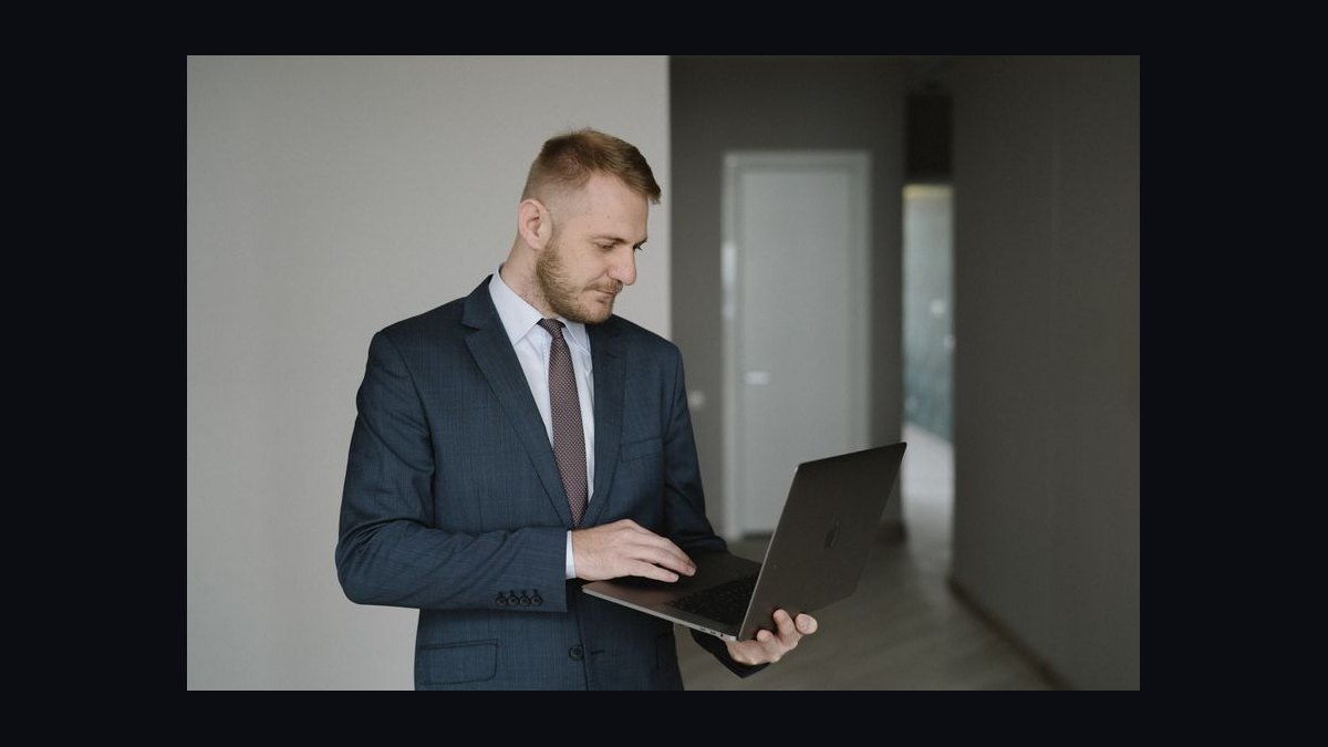 “Modernizing insurance sales.” — LinkedIn Banner — figure 6