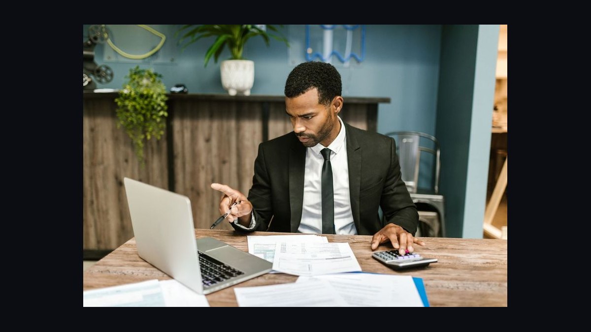 “Modernizing insurance sales.” — LinkedIn Banner — figure 7