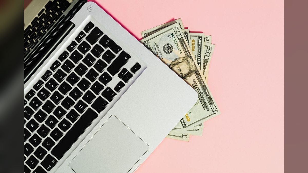 “Revenue that converts.” — LinkedIn Banner — figure 1