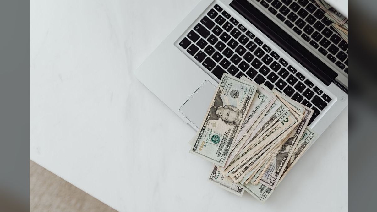 “Revenue that converts.” — LinkedIn Banner — figure 2