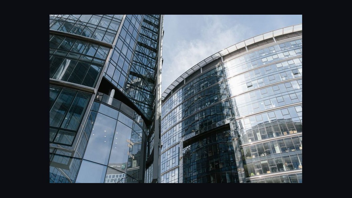 “Revenue that delights.” — LinkedIn Banner — figure 7