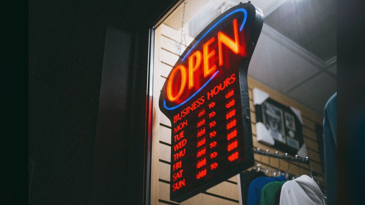 “Selling outcomes, not hours.” — LinkedIn Banner — figure 2