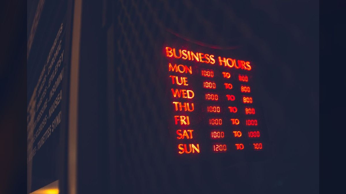 “Selling outcomes, not hours.” — LinkedIn Banner — figure 3