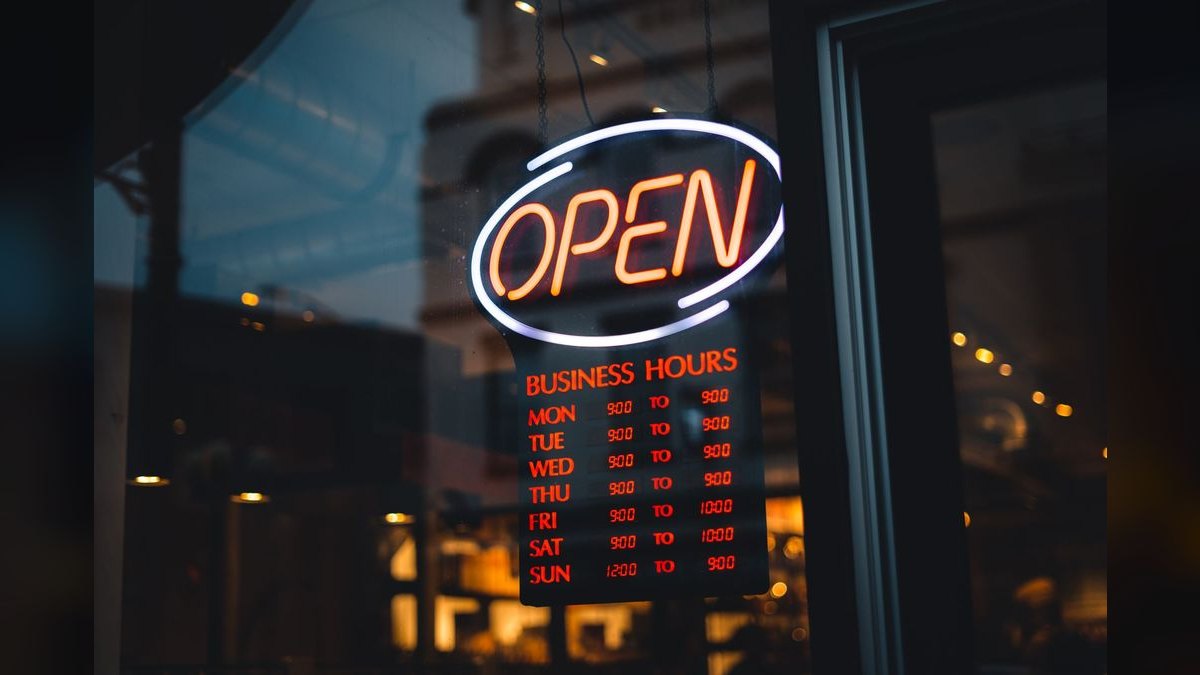 “Selling outcomes, not hours.” — LinkedIn Banner — figure 4