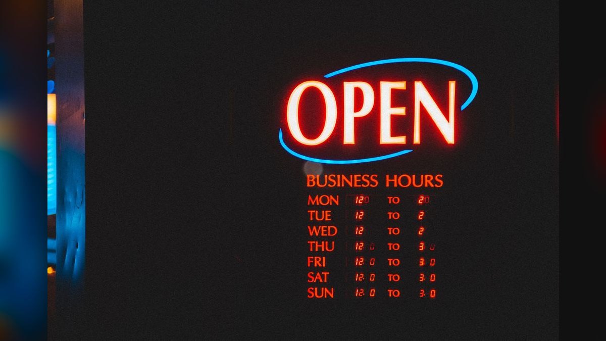 “Selling outcomes, not hours.” — LinkedIn Banner — figure 5