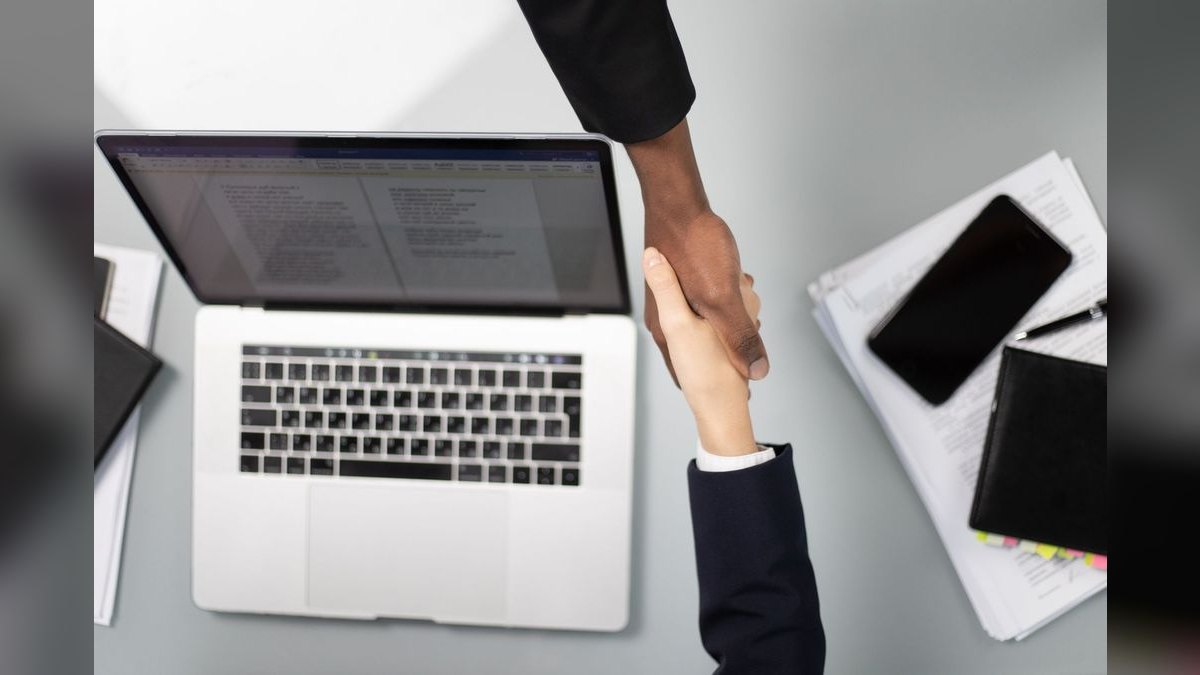 “Seeking my next AE seat.” — LinkedIn Banner — figure 4