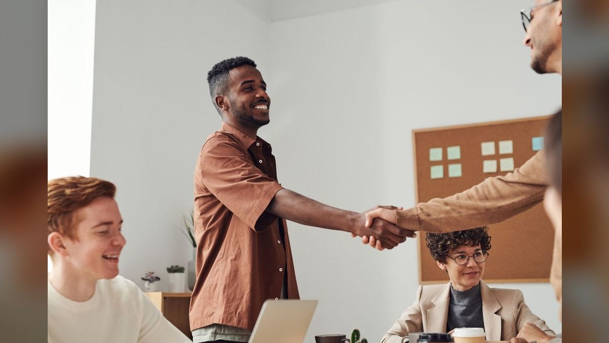 “Seeking my next AE seat.” — LinkedIn Banner