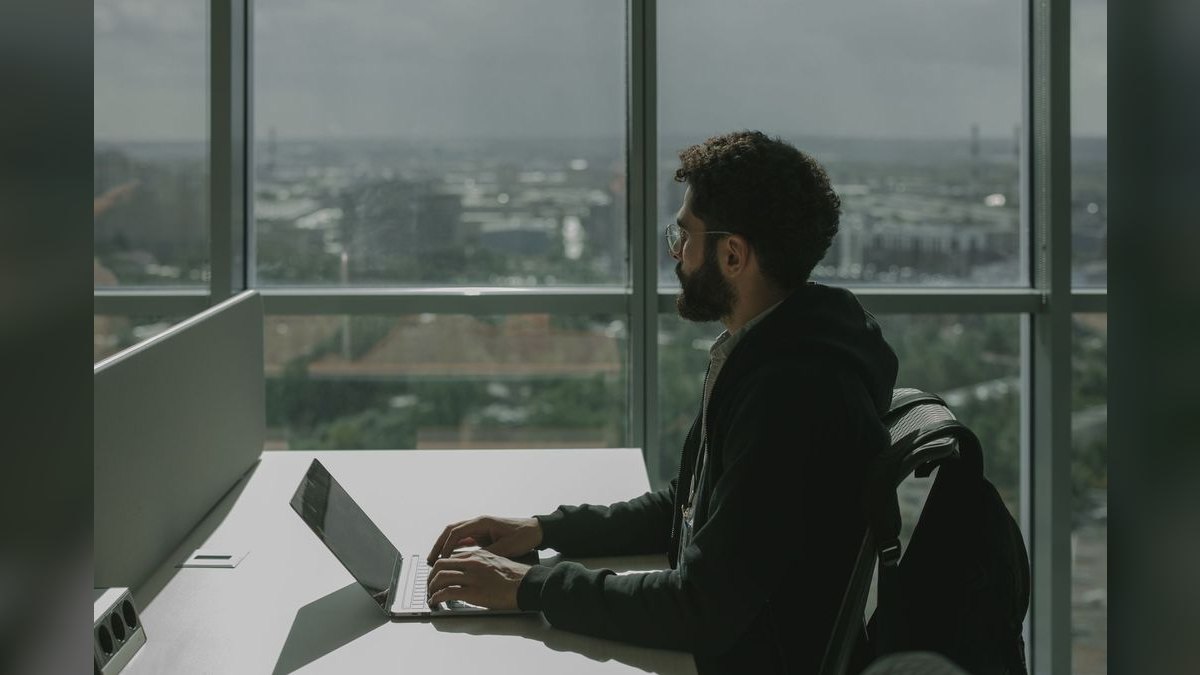 “Seeking a RevOps role.” — LinkedIn Banner — figure 4