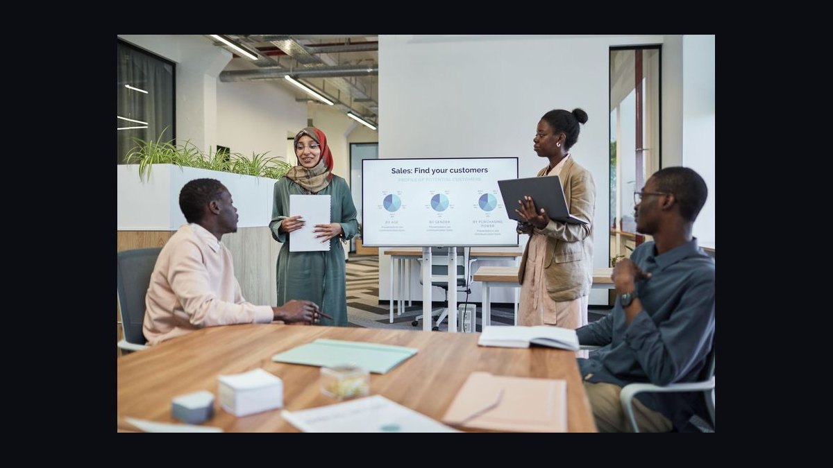“Open to Customer Success roles.” — LinkedIn Banner — figure 10