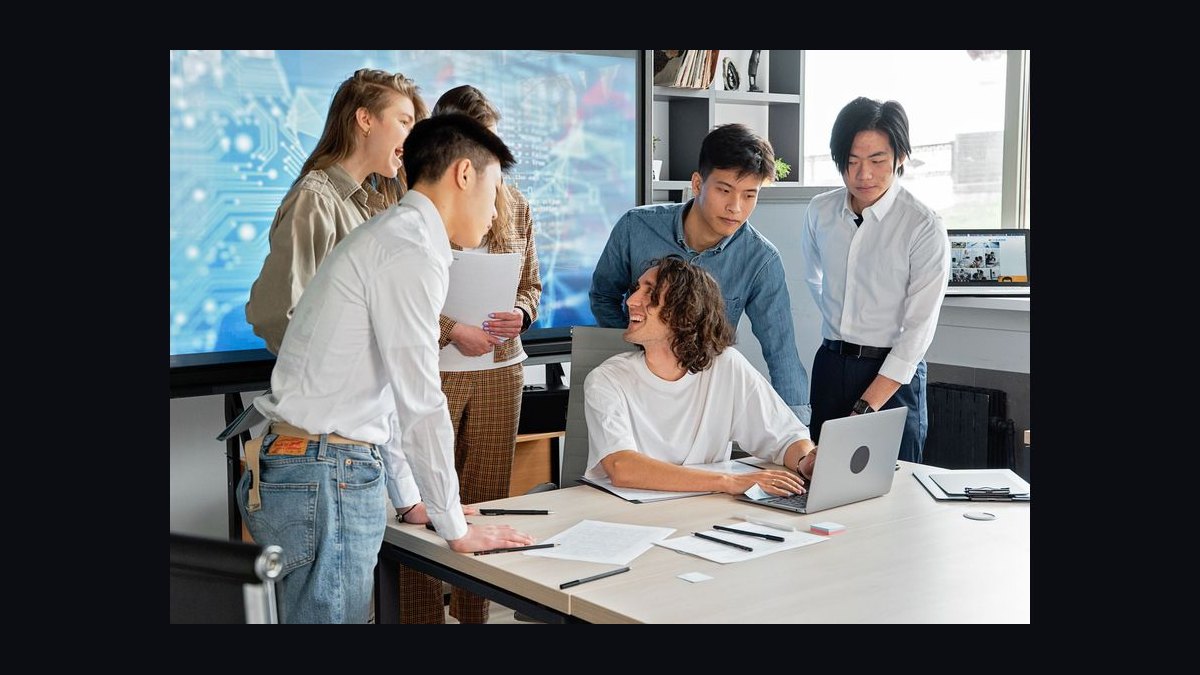 “Open to Customer Success roles.” — LinkedIn Banner — figure 7