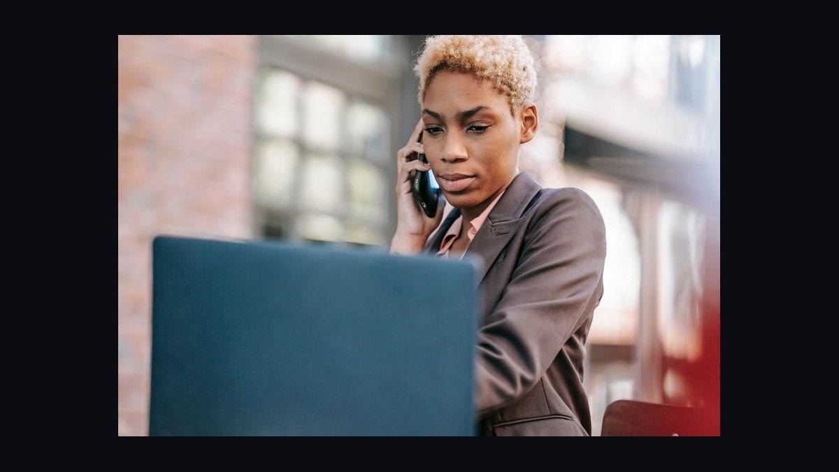 “We’re hiring closers.” — LinkedIn Banner — figure 10