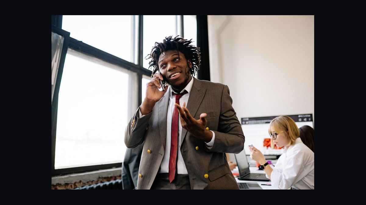 “We’re hiring closers.” — LinkedIn Banner — figure 4