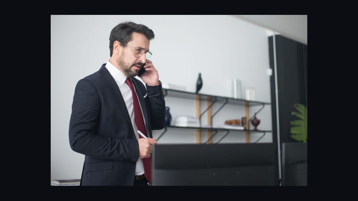 “We’re hiring closers.” — LinkedIn Banner — figure 7