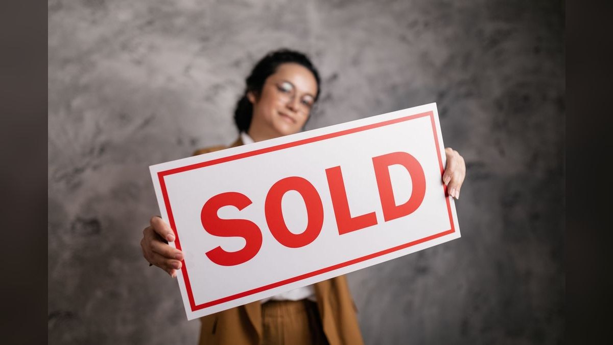 “Build your sales career with us.” — LinkedIn Banner — figure 3