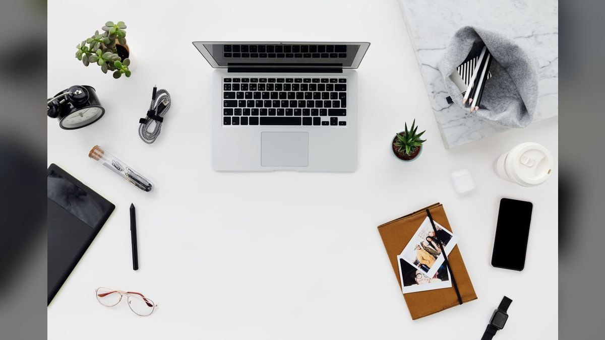 Earn every yes. — LinkedIn Wallpaper