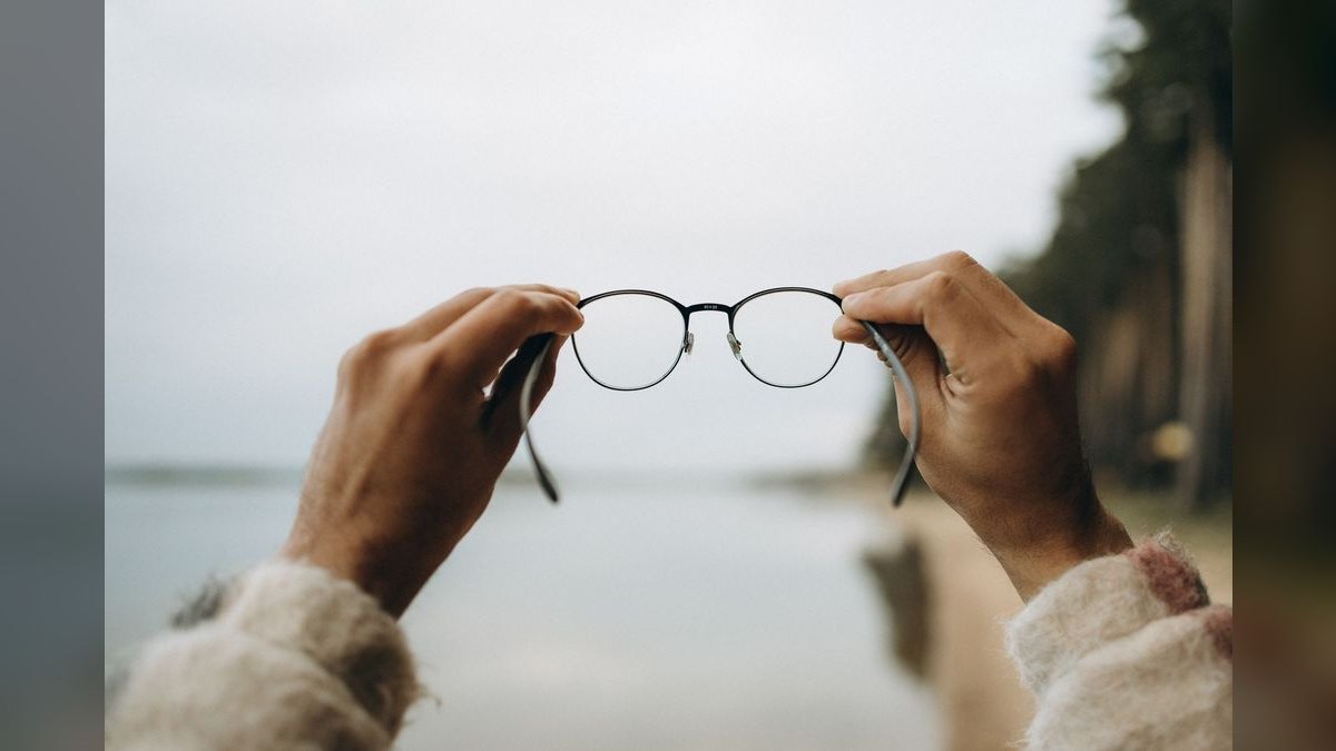 Clarity closes. — LinkedIn Wallpaper — figure 2