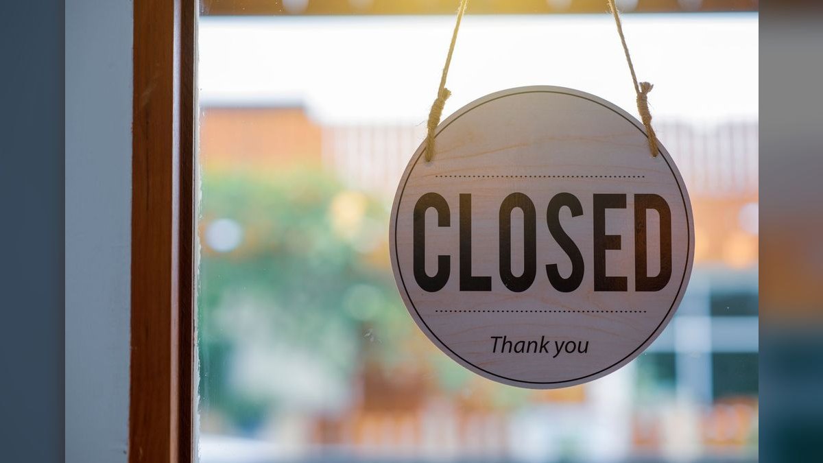 Clarity closes. — LinkedIn Wallpaper — figure 3