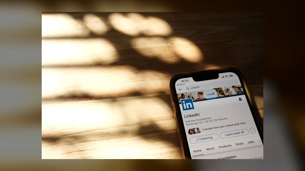 Ask better questions. — LinkedIn Wallpaper — figure 8