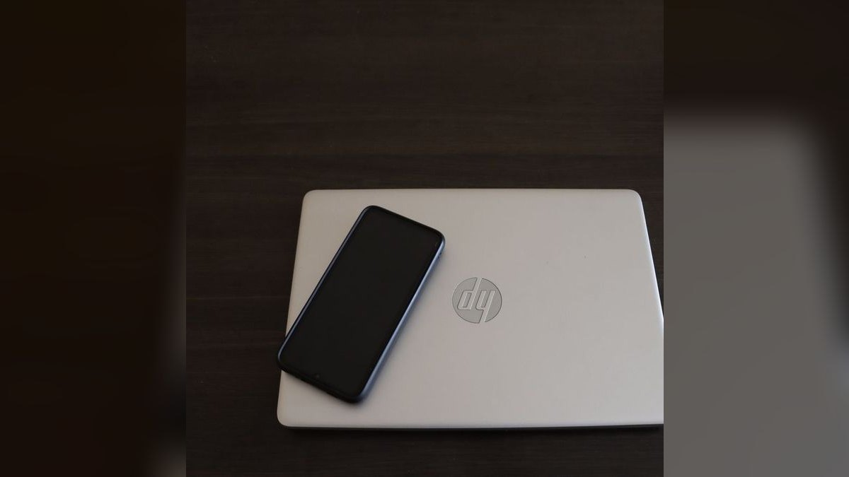 Sell the future. — LinkedIn Wallpaper