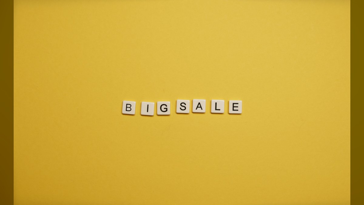 Right deal, right time. — LinkedIn Wallpaper — figure 4
